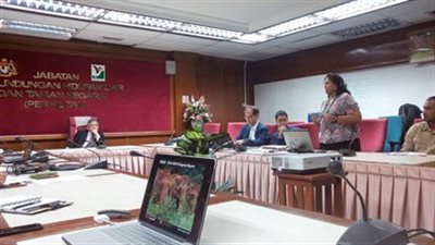 Vanitha Ponnusamy presenting to the Department of Wildlife and National Parks
