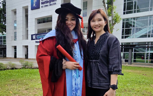 article-rebecca-tay-with-lecturer