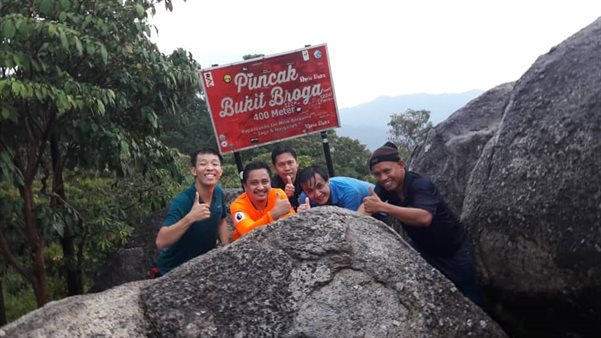 Participants hiking up Broga Hill