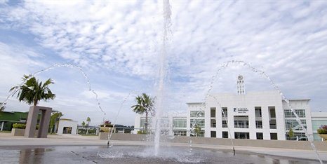 Adminandfountain-Cropped-466x234