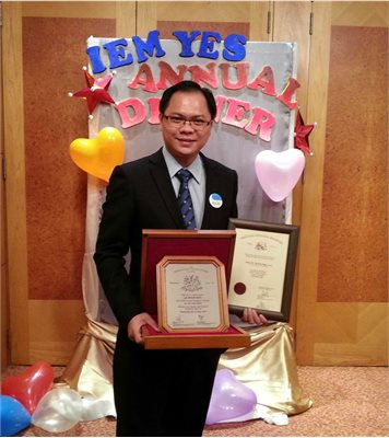 denny-potrait-awards