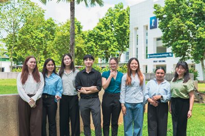 tile-UK-MPharm-group-student