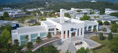 The aerial view of University of Nottingham Malaysia campus with lush greenery and well-equipped educational facilities