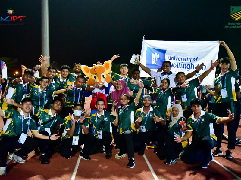 UNM sport event with team photo