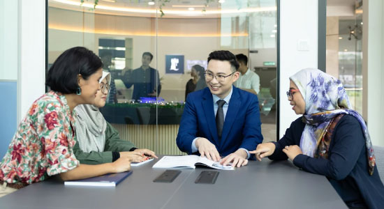 tile-fsc-main-programme-counsellor-session-with-students