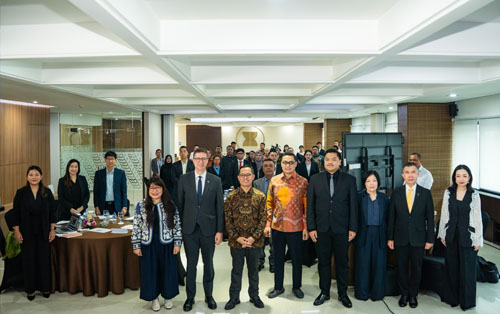 article-dr-chungkaili-team-photo