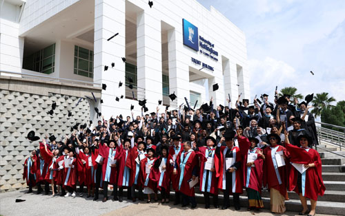 article-graduate-class-2026