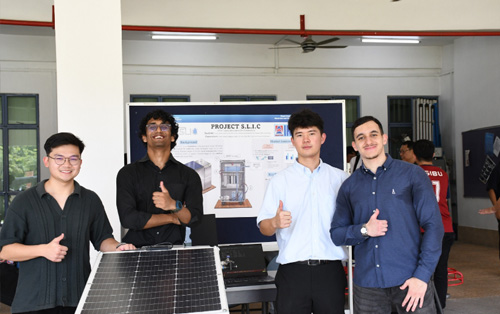 article-students-thumbs-up