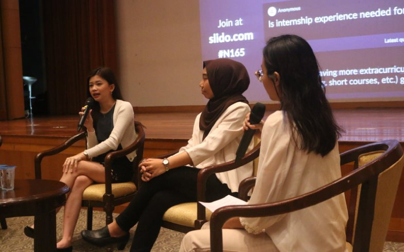 Alumni sharing career insights with pharmacy students at Nottingham Malaysia