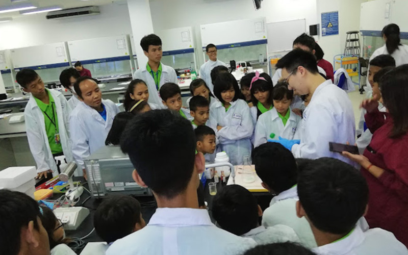 Practical lab session for pharmacy programme students at Nottingham Malaysia