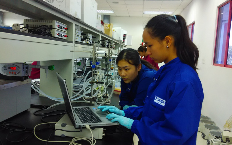 Students performing lab research for pharmacy programme at Nottingham Malaysia campus