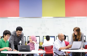11241-Associate-Professors-teaching-undergraduate-students,-Computer-Science-Laboratory,-Malaysia-Campus