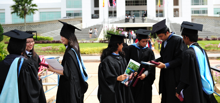 phd graduation gown in malaysia